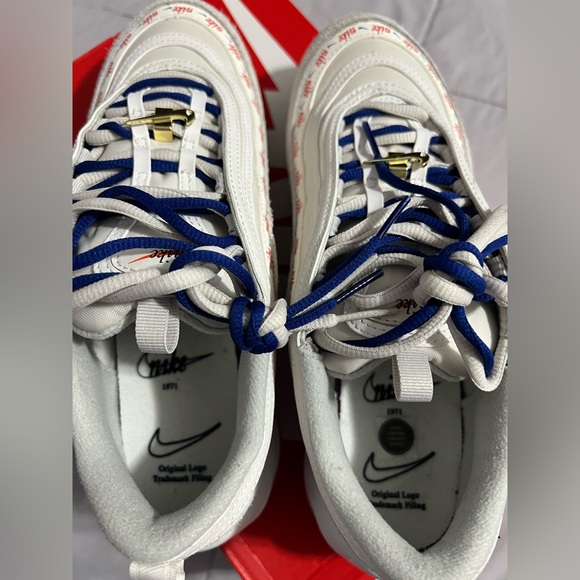 W AIR MAX 97 SE
LIGHT BONE/UNIVERSITY RED
OS CLAIR/UNIVERSITE ROUGE - Picture 6 of 9